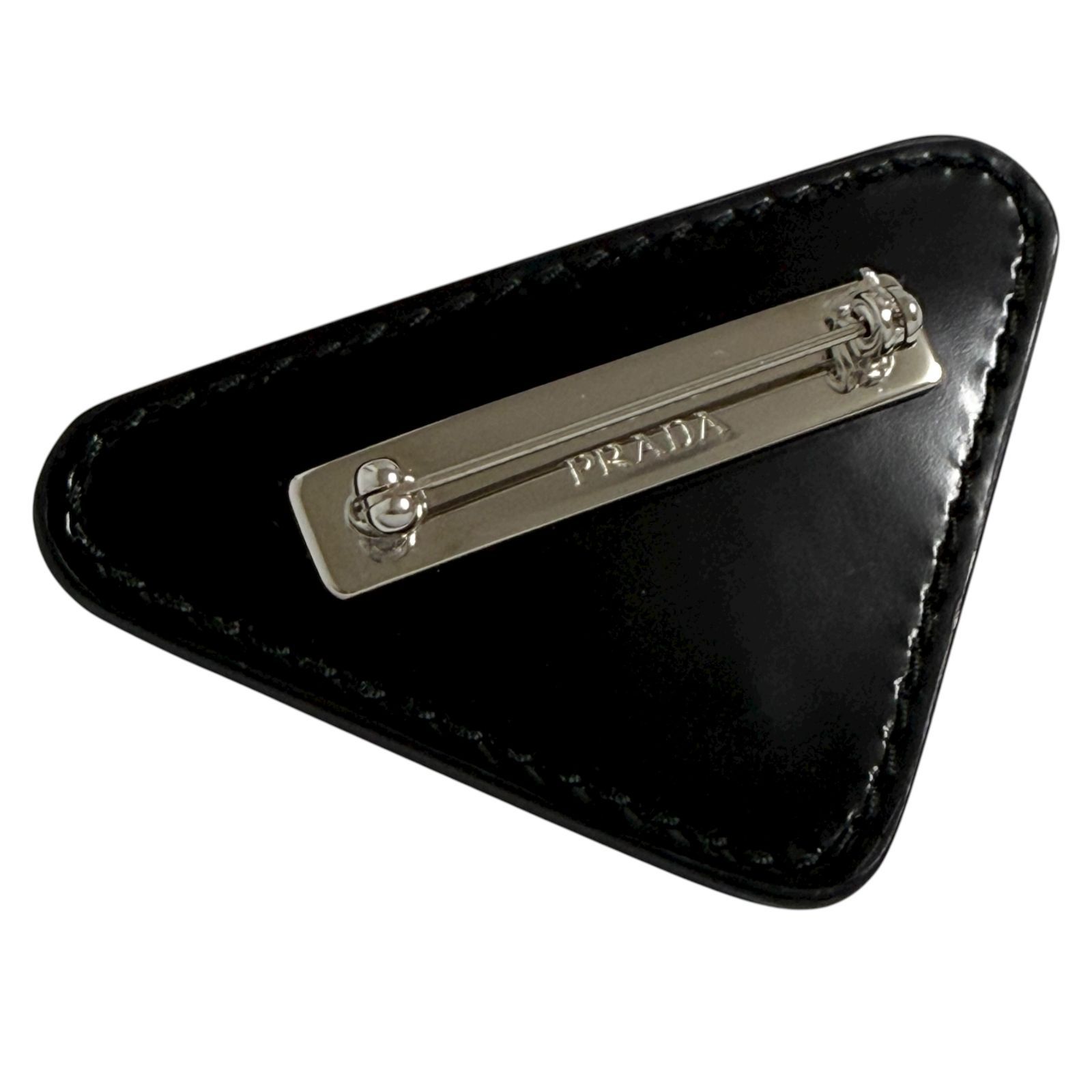 PRADA レザーパッチ　トライアングルロゴ　ブローチ　ブラック　確実正規品 プラダ メンズ トライアングル ロゴ ピン ブローチ バッジ エナメル