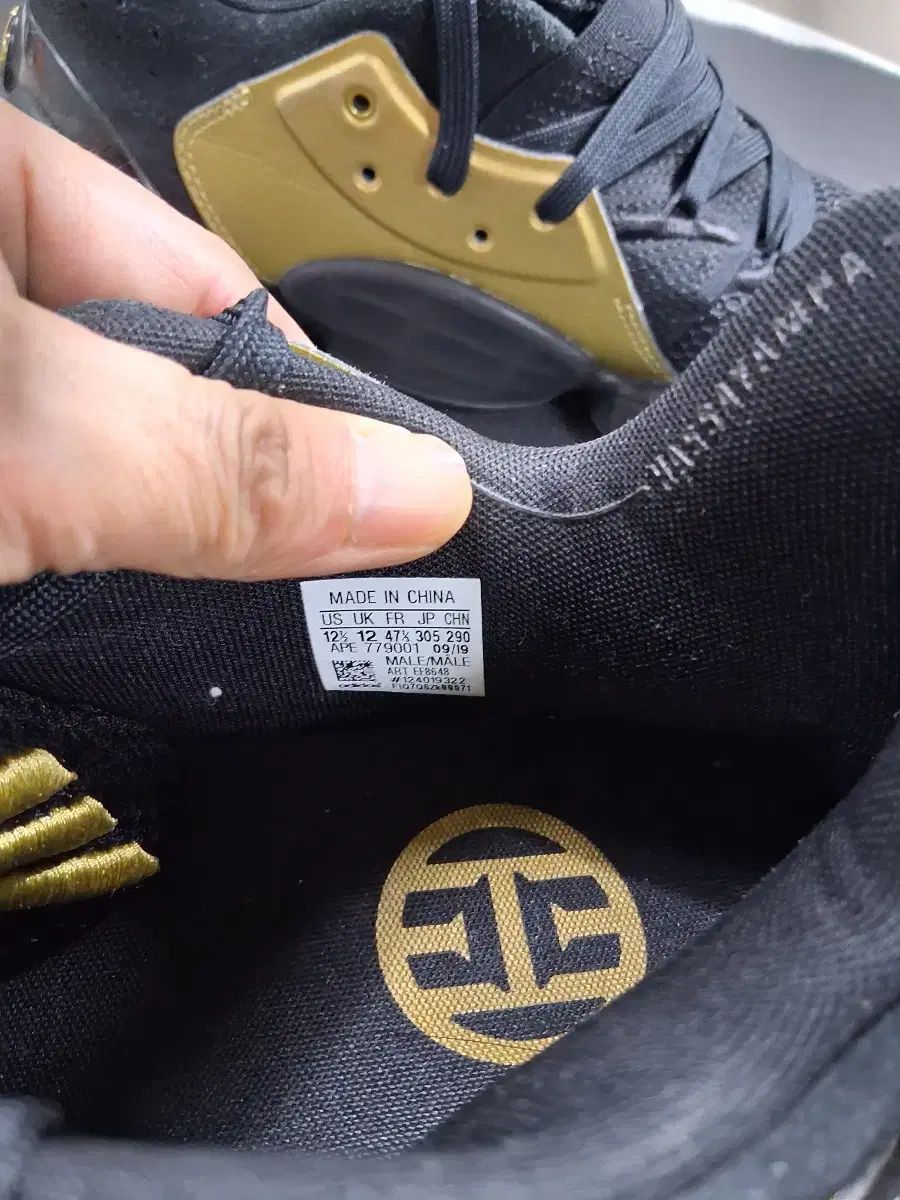 アディダス ハーデン Vol 4 ブラック GOLD 275 290