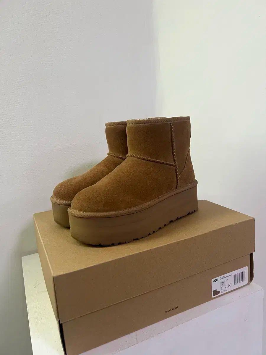 UGG W Classic ミニ フラットフォーム チェスナット 240