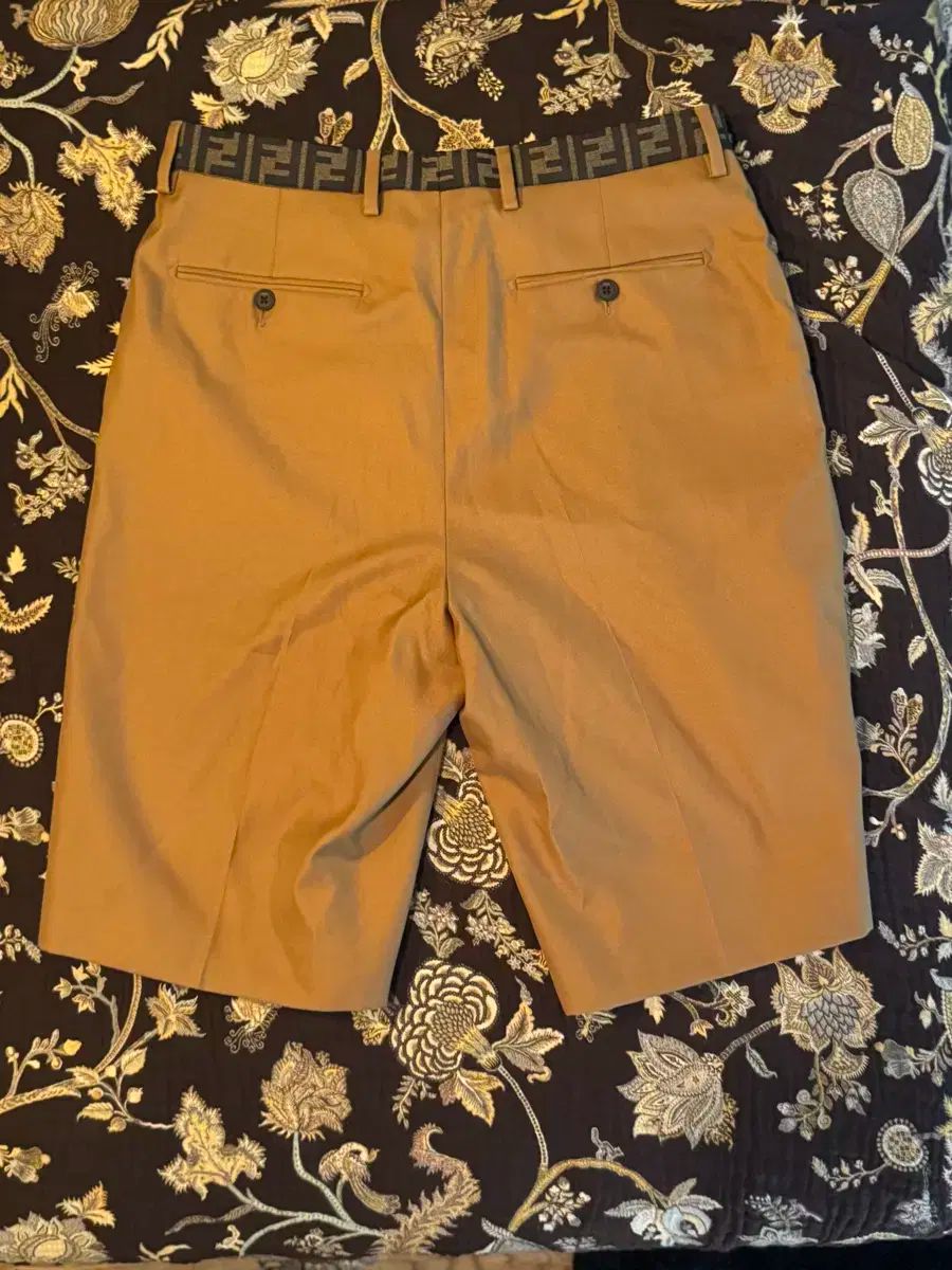 フェンディ FFロゴ ワンタック バミューダパンツ IT 48