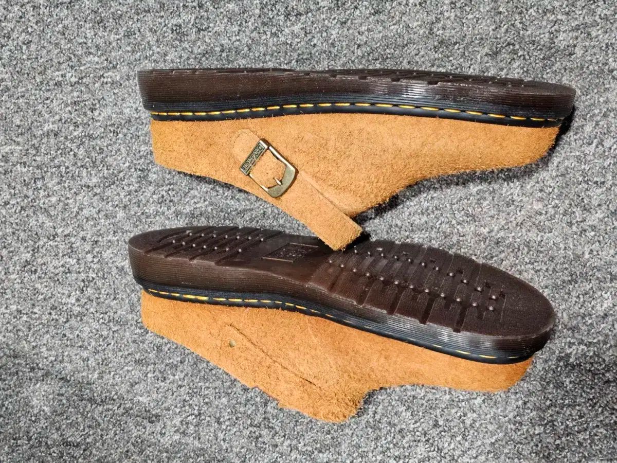 DR. MARTENS ドクターマーチン Isham スウェード ミュール 290