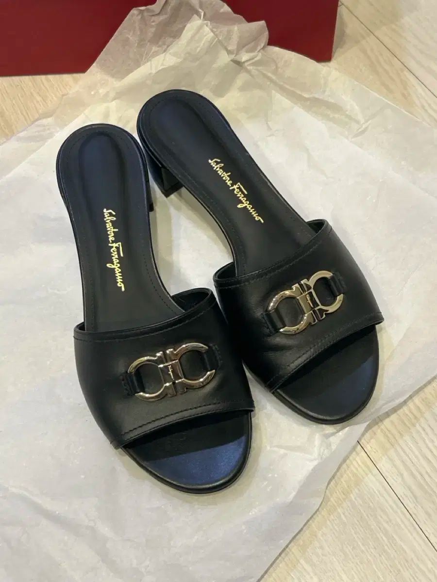 フェラガモ ガンチーニ ブラック ミュール スリッパ