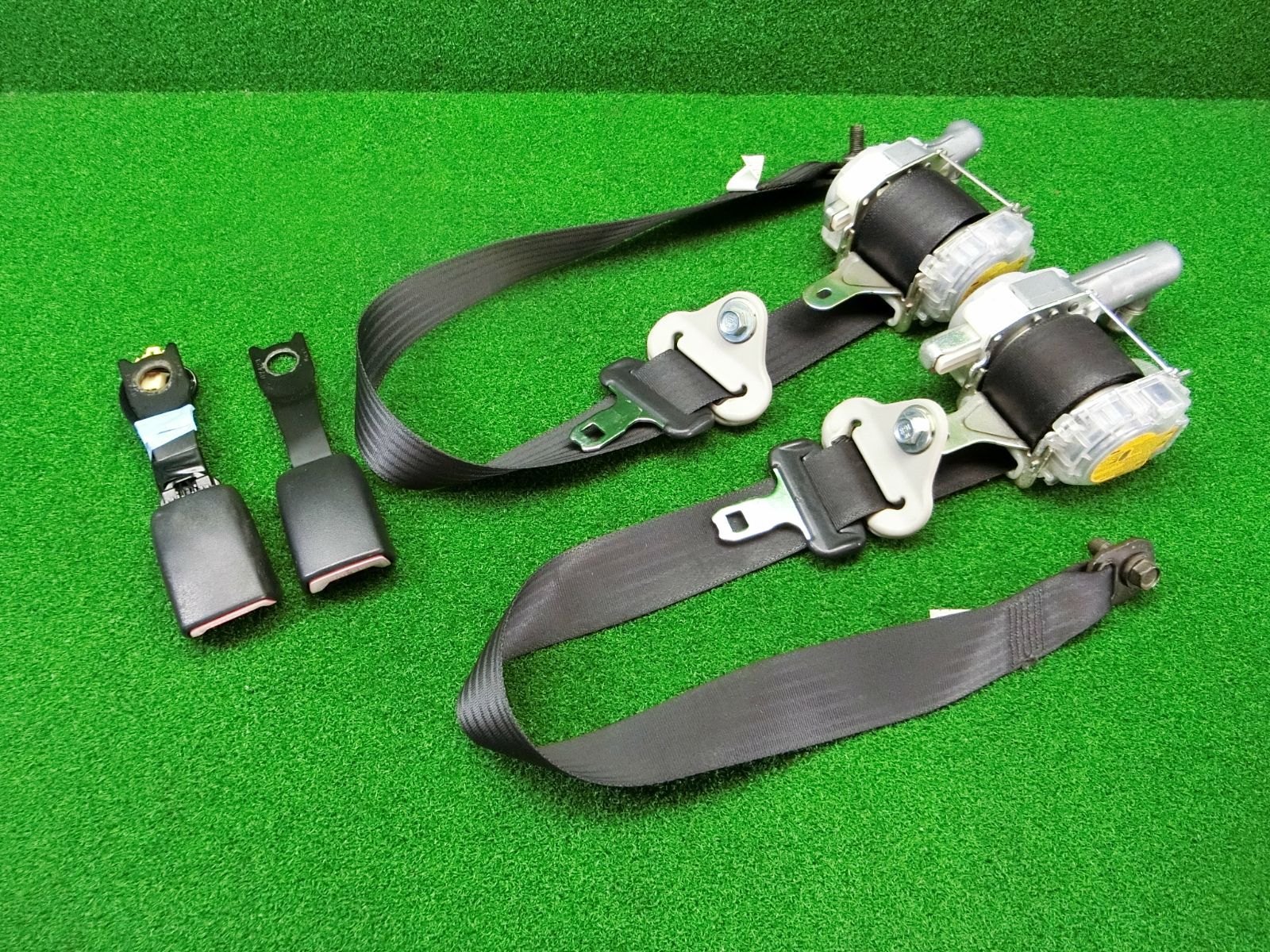 11818 ダイハツ ミラジーノ L 650 S フロント シートベルト 左右セット キャッチ 7 M 8250 P 7960