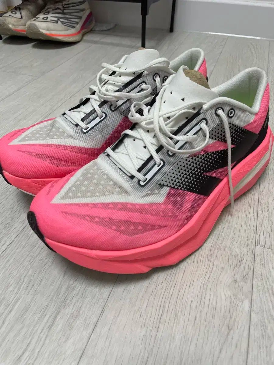 ニューバランス SCエリートV4 275