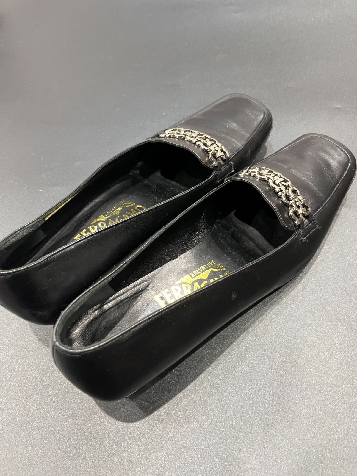 サルヴァトーレフェラガモ パンプス