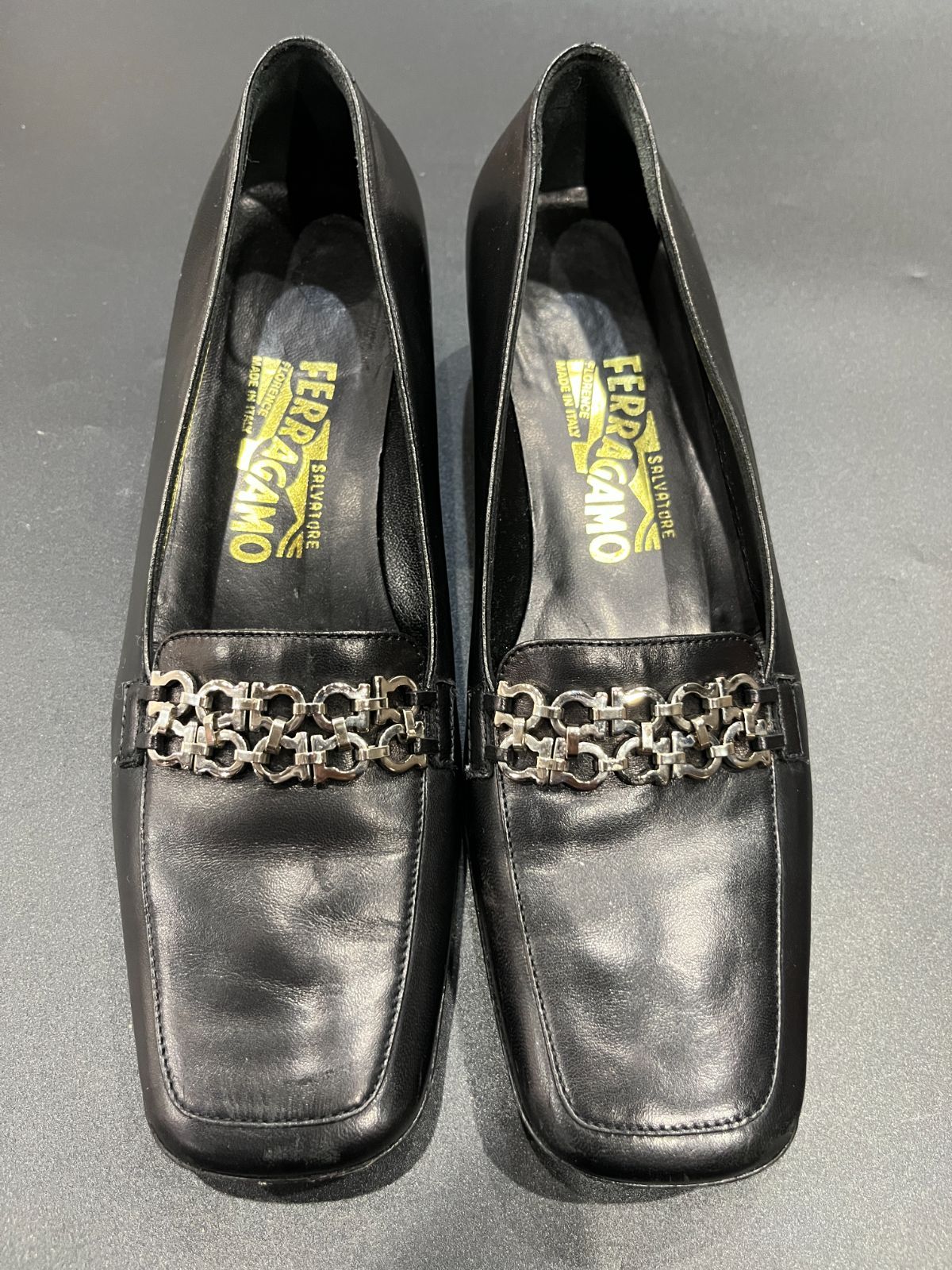 サルヴァトーレフェラガモ パンプス