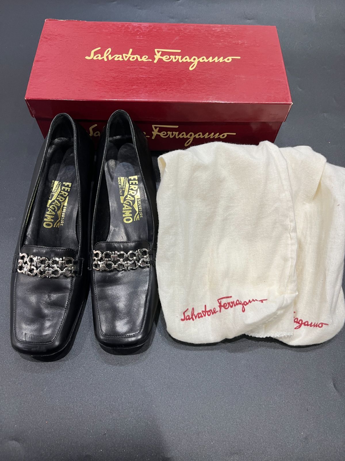 サルヴァトーレフェラガモ パンプス