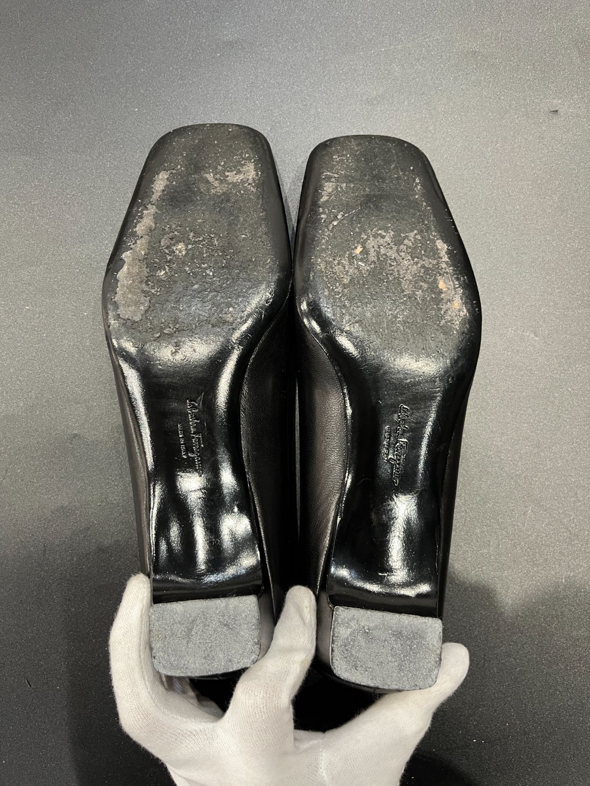 サルヴァトーレフェラガモ パンプス