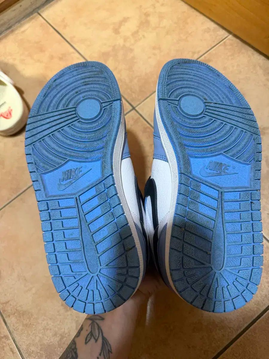 250 ジョーダン1 ハイ ユニバーシティブルー