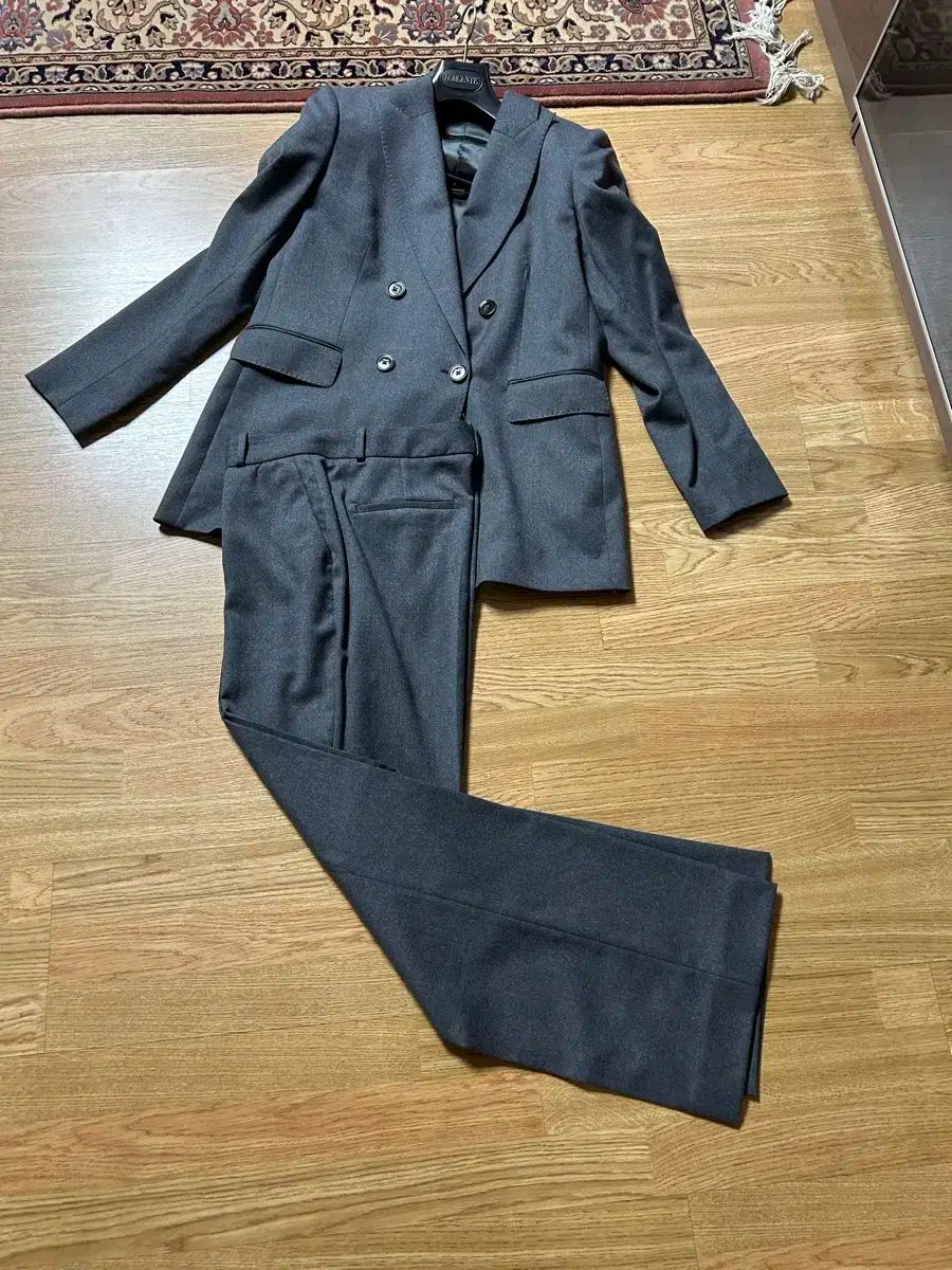 マッシモ ドゥッティ グレー レディース スーツ 40サイズ