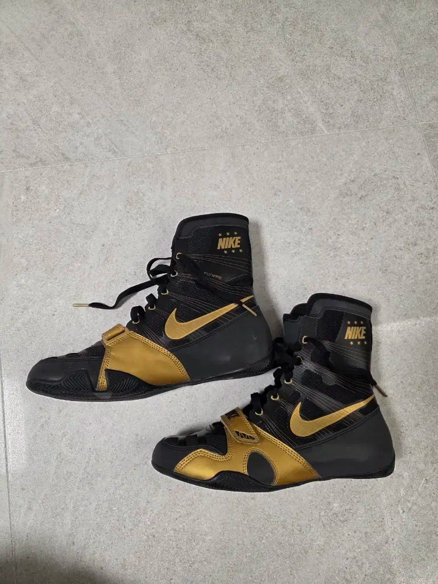 ナイキ ハイパーko 1 黒金 Us 8 260 mm