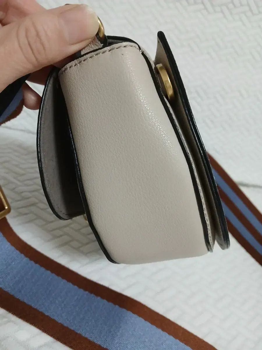 お見逃しなく！ 2回着用 orYANY オリアニー バンダルクロスバッグ 48 000円 価格 20万円台 【本日のどっきりセール】