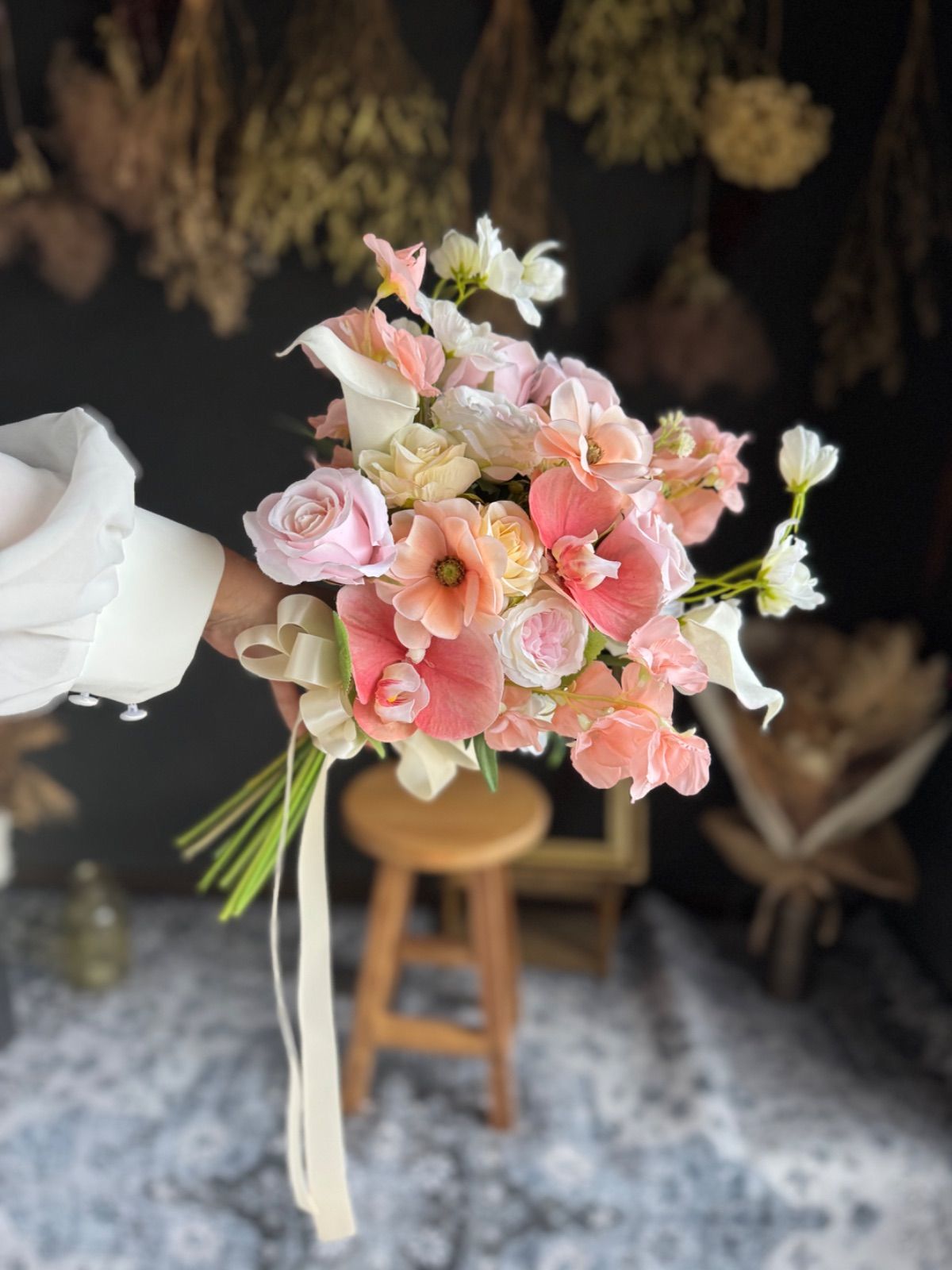 レンタル戻り】アプリコットピンク×ホワイトクラッチブーケ