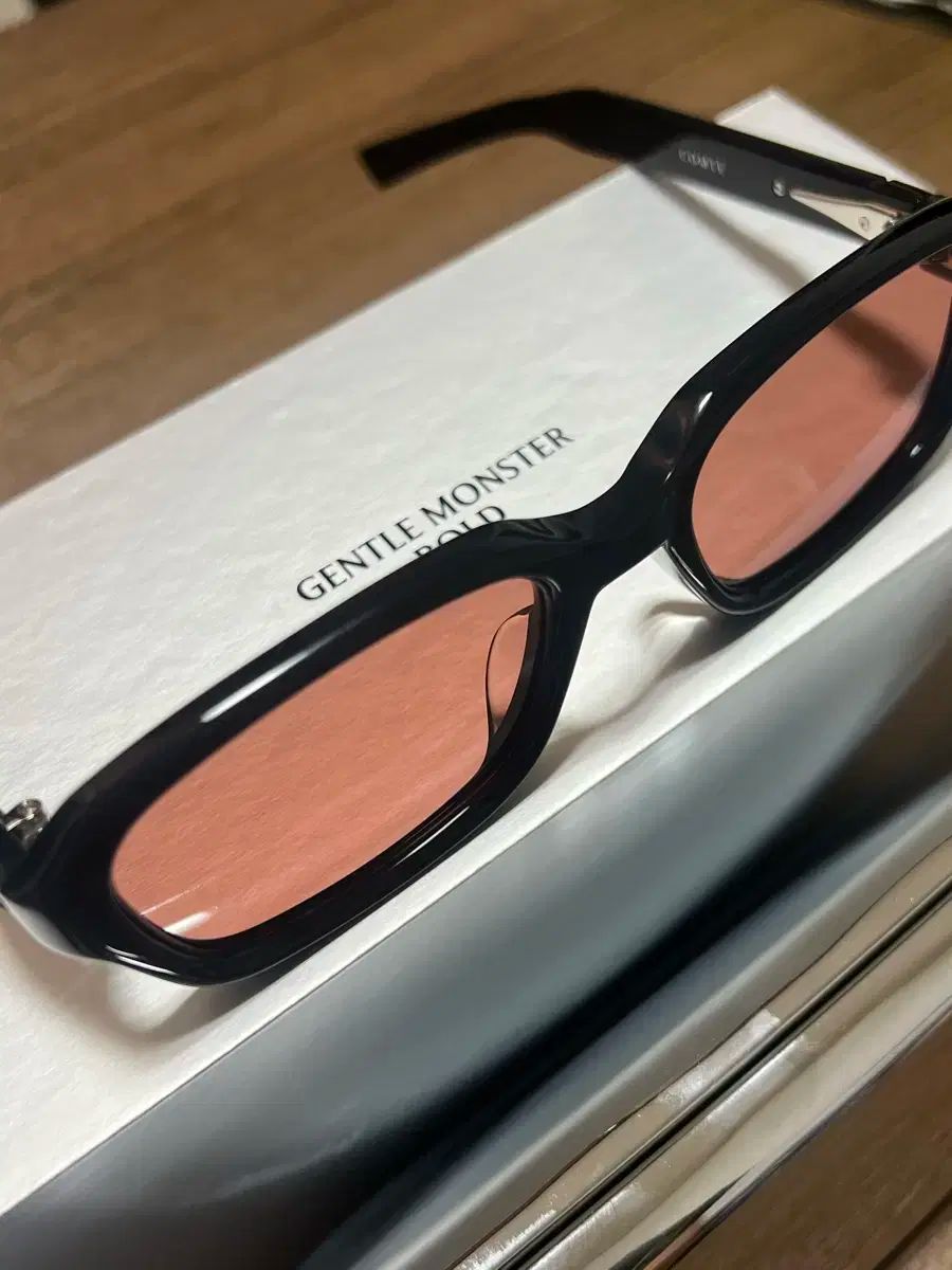  GENTLE MONSTER ジェントルモンスター 新商品 ボールド COMT 01 サングラス 小物