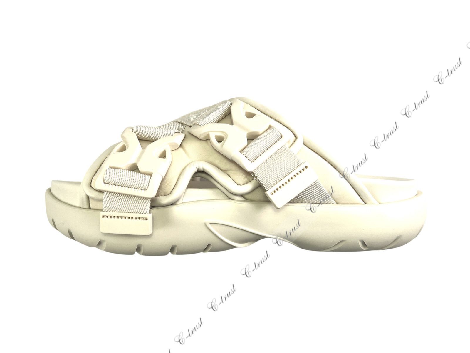 ヴェネタ サンダル