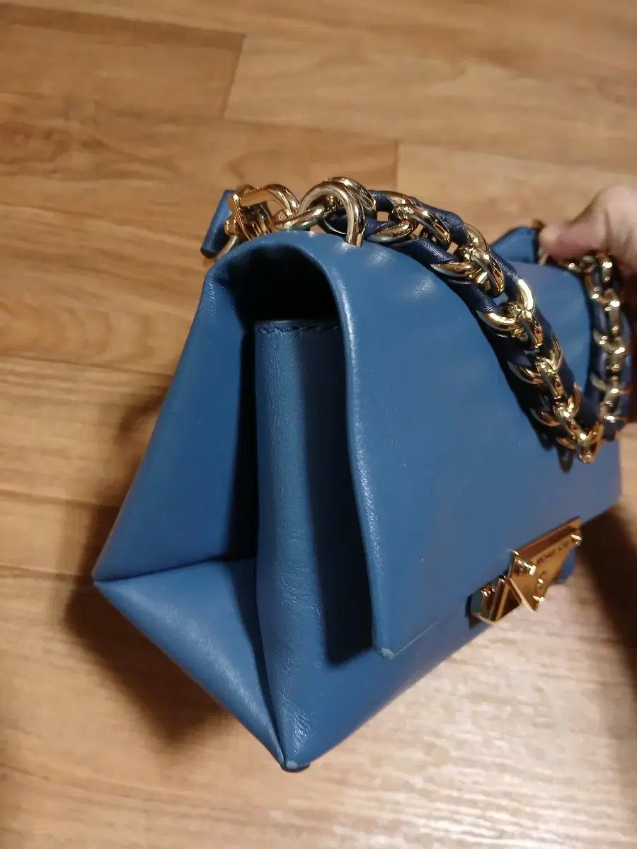 ブルー チェーン