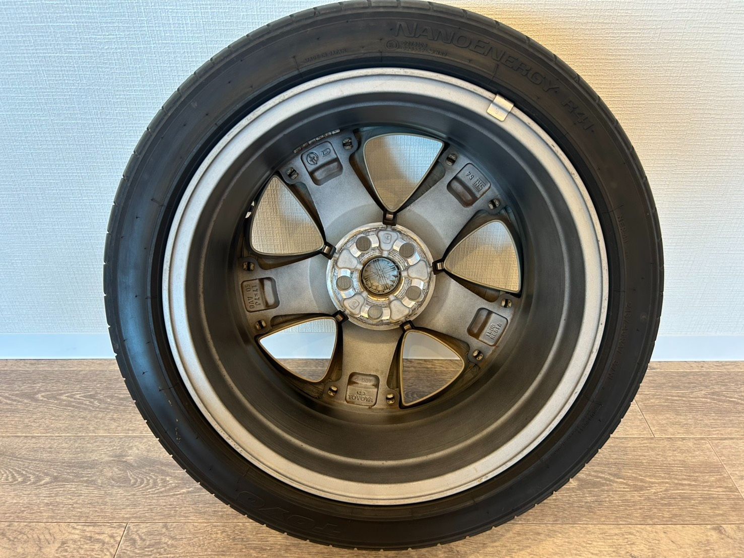 TOYOTA トヨタ プリウス 50系 ツーリング 純正ホイール 215/45R17 中古