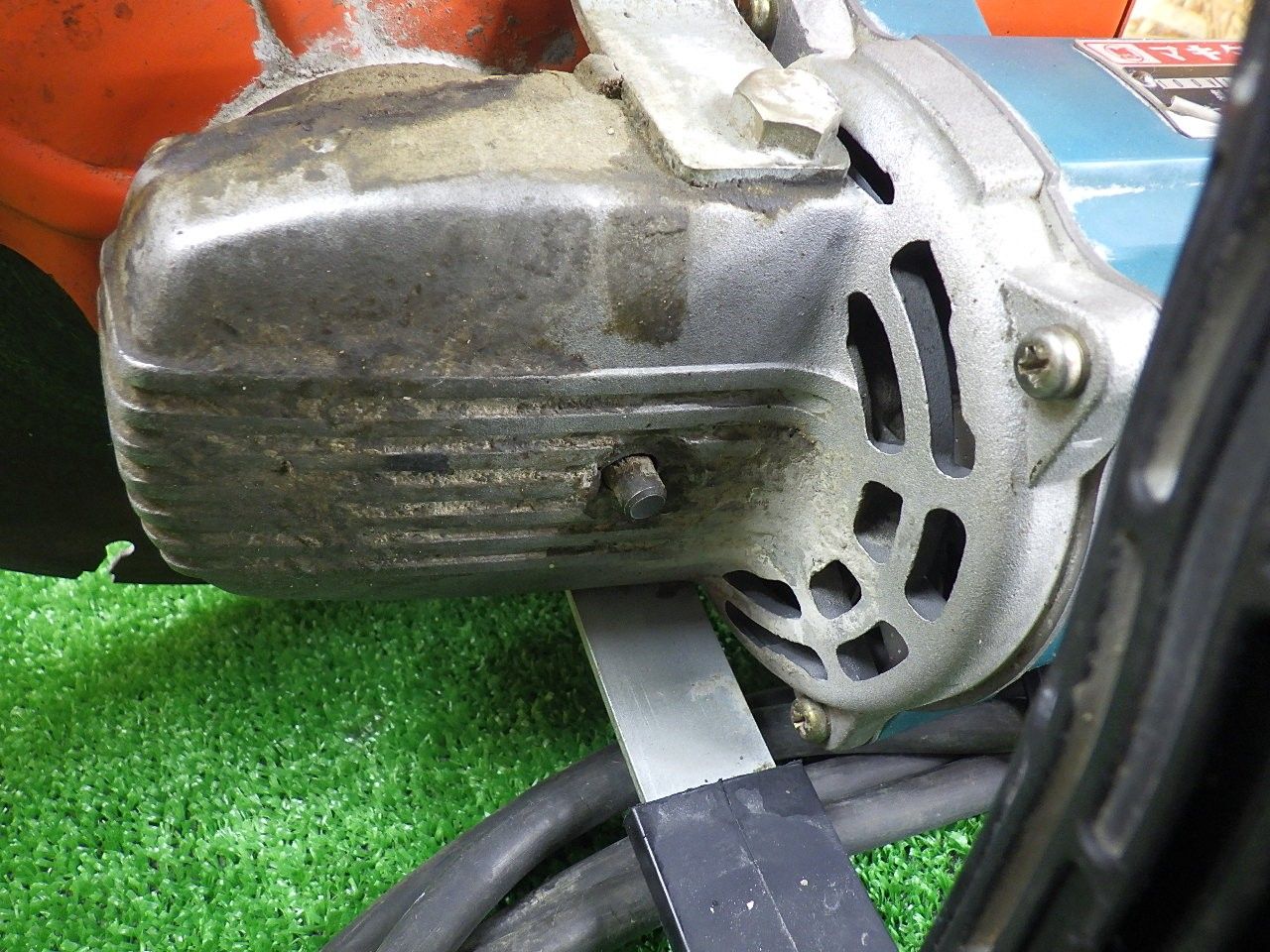  カバーの固定ねじ マキタ 10型カッタ 4110 B コード式 回転 品 高速切断機 切断工具 切断機