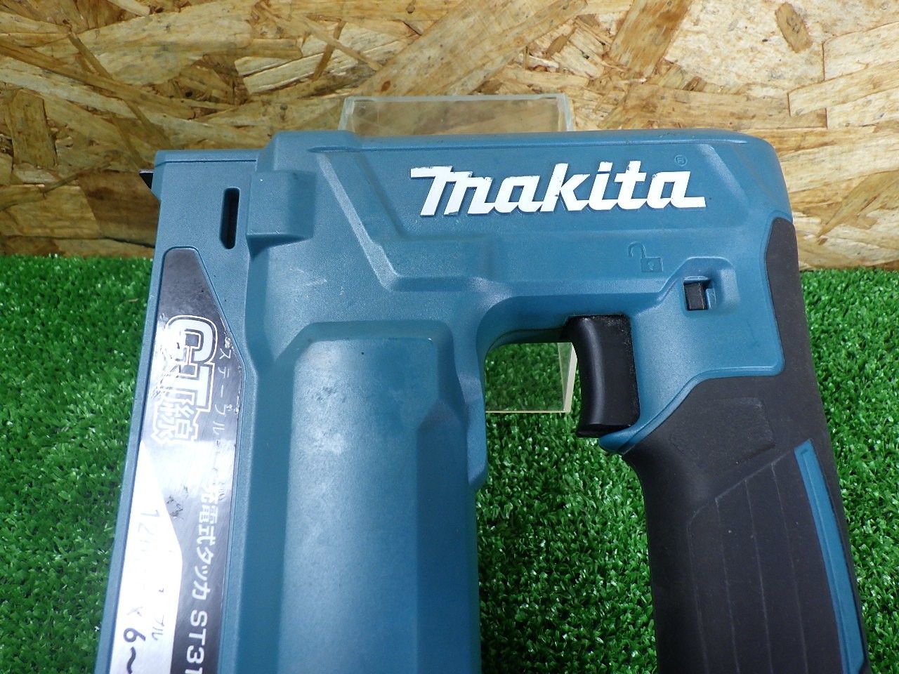 18Vモデル マキタ 充電式タッカ CT線 ST312D 壁紙貼りなどに 本体のみ 品