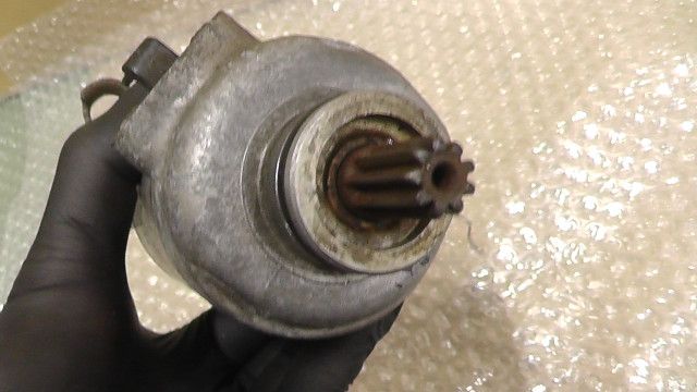 ジェイド　MC23-1003xxx　の　セルモーター *1737515647　中古 ジェイド の MC23-1003xxx オイル ２５０ｃｃのセルモーター分解 スターターモーターのブラシ確認（ホンダ