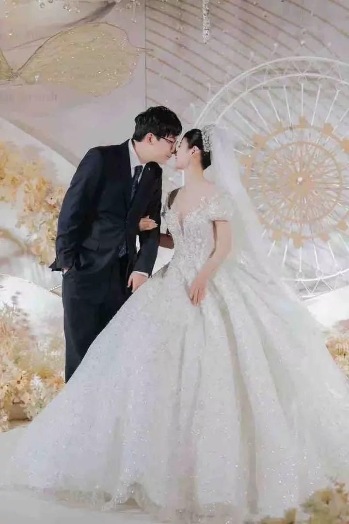 ウェディングドレス　キラキラストーン＆パール　プリンセスライン ウェディングドレス キラキラストーン＆パール プリンセスライン