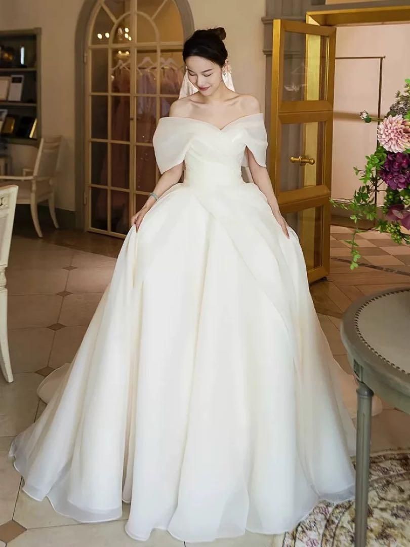 ロング丈プリンセスライン ウェディングドレスエレガントな魅力