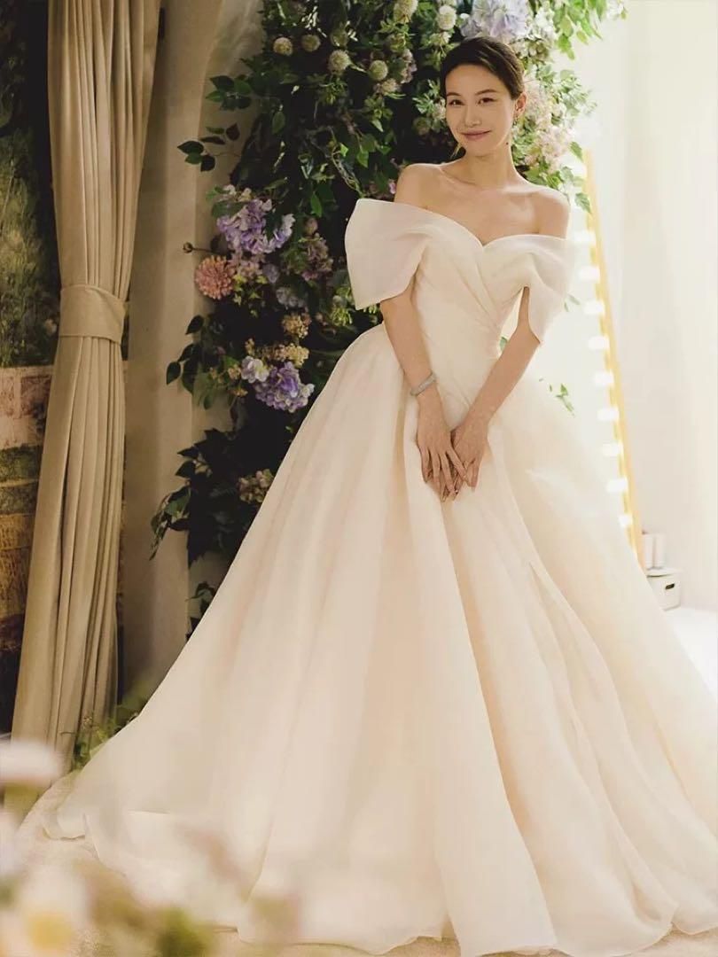 ロング丈プリンセスライン ウェディングドレスエレガントな魅力