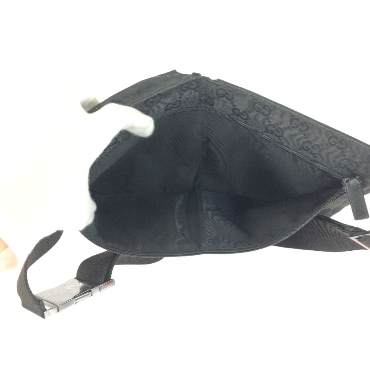 28566 ボディバッグ