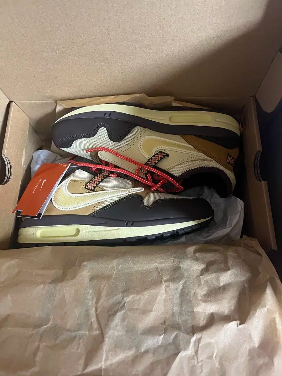 ナイキ エアマックス1 トラヴィス スコット コラボ