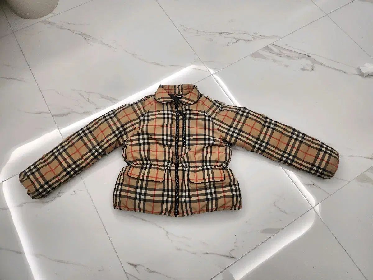 バーバリー キッズ チェック ショートダウン 8 Y