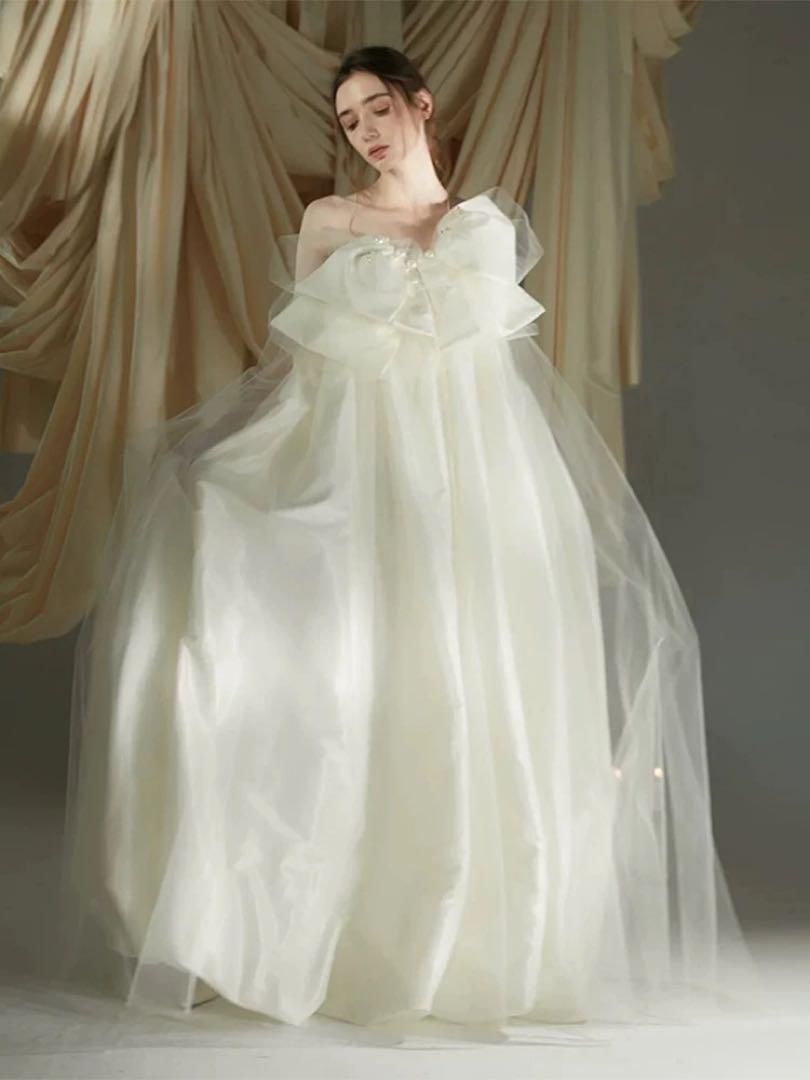 ウェディングドレス リボンデザイン ボリュームあるデザイ