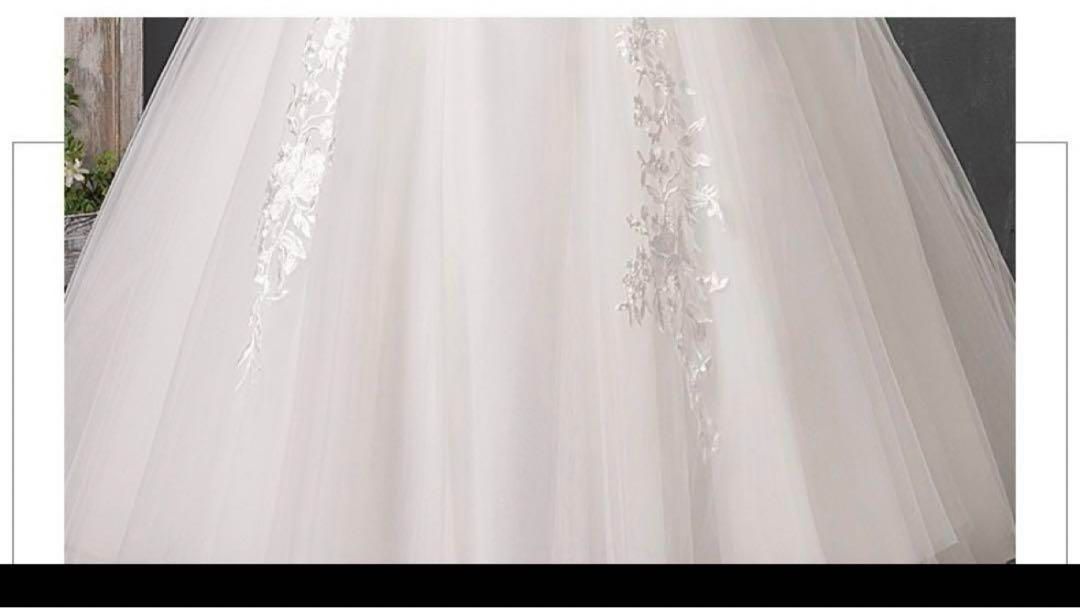 美しいプリンセスラインのウェディングドレス 二の腕カバー