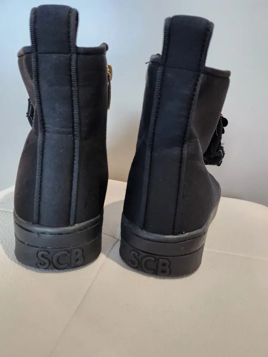 シューコンマボニー スパンコールリボンスニーカー