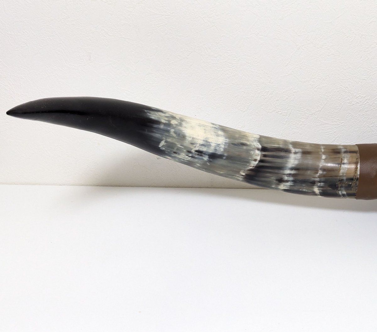  水牛 大型角 1 3ｍ バッファロー ツノ インテリア ディスプレイ カウボーイ ウエスタン 壁飾り 壁掛け グレートホーン 木製オブジェ 置物 インテリア小物