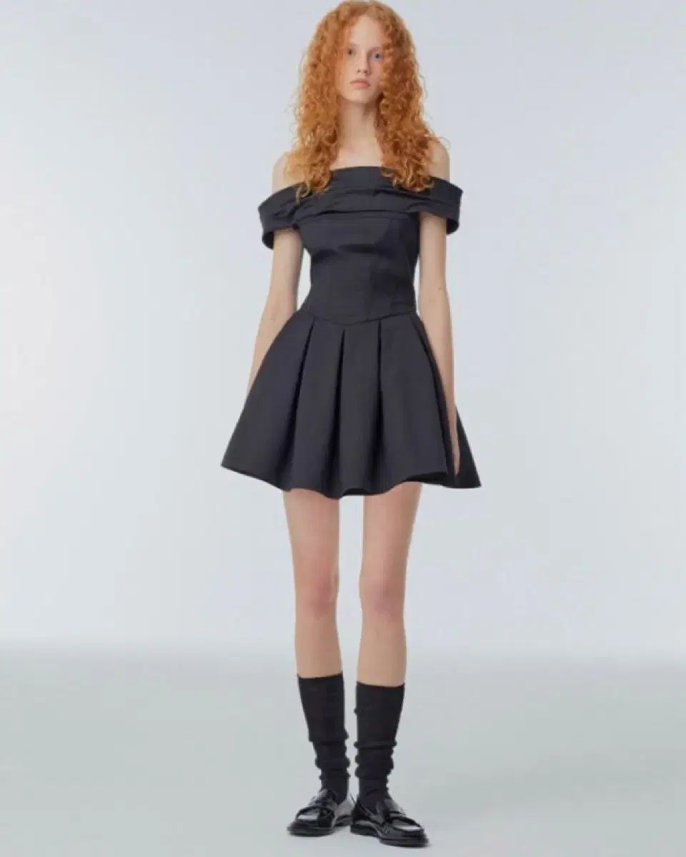 最新アイテムを海外通販！ インスタントファンク オフショルダー フ ONE PIECE ブラック