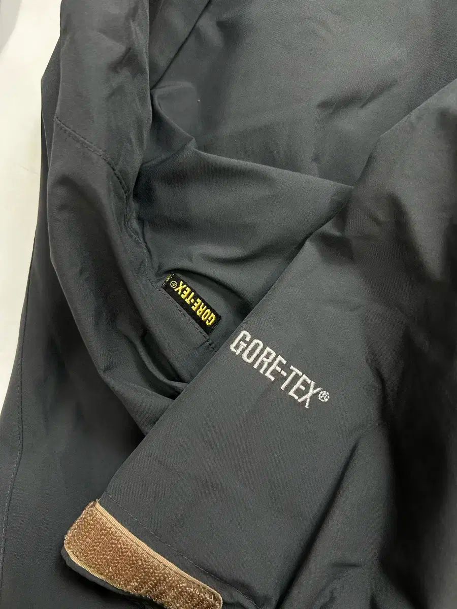 ライトグレー ゴアテックス