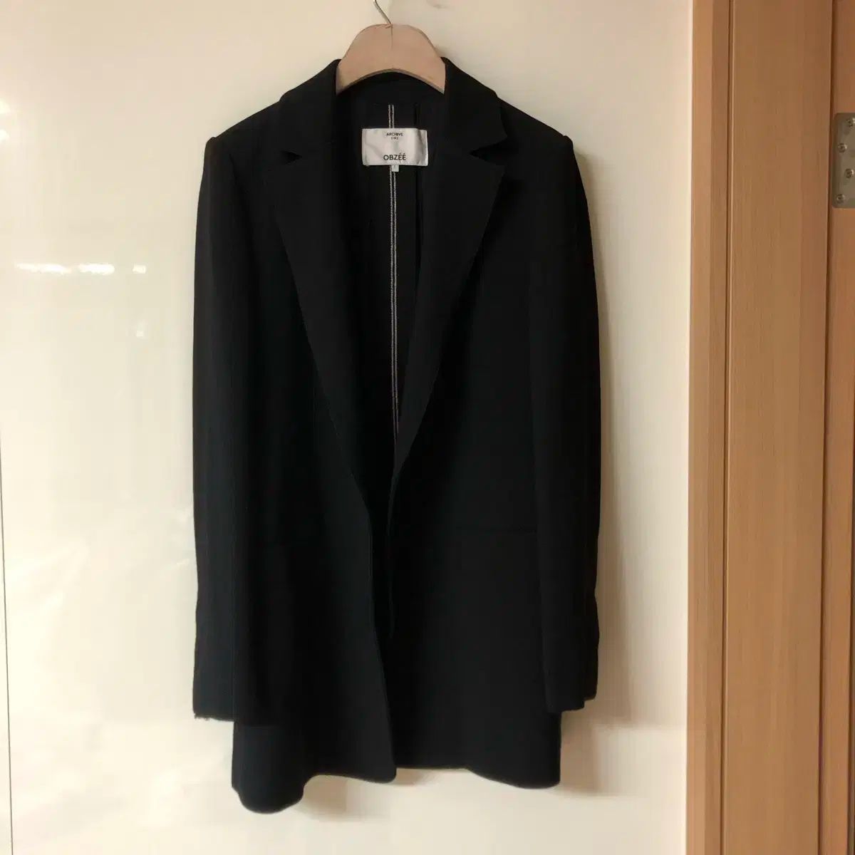 ハンサム オブジェ ブラック オフィスルック 面接 スーツ 通勤ルック ジャケット イタリア 結婚式 ゲストルック