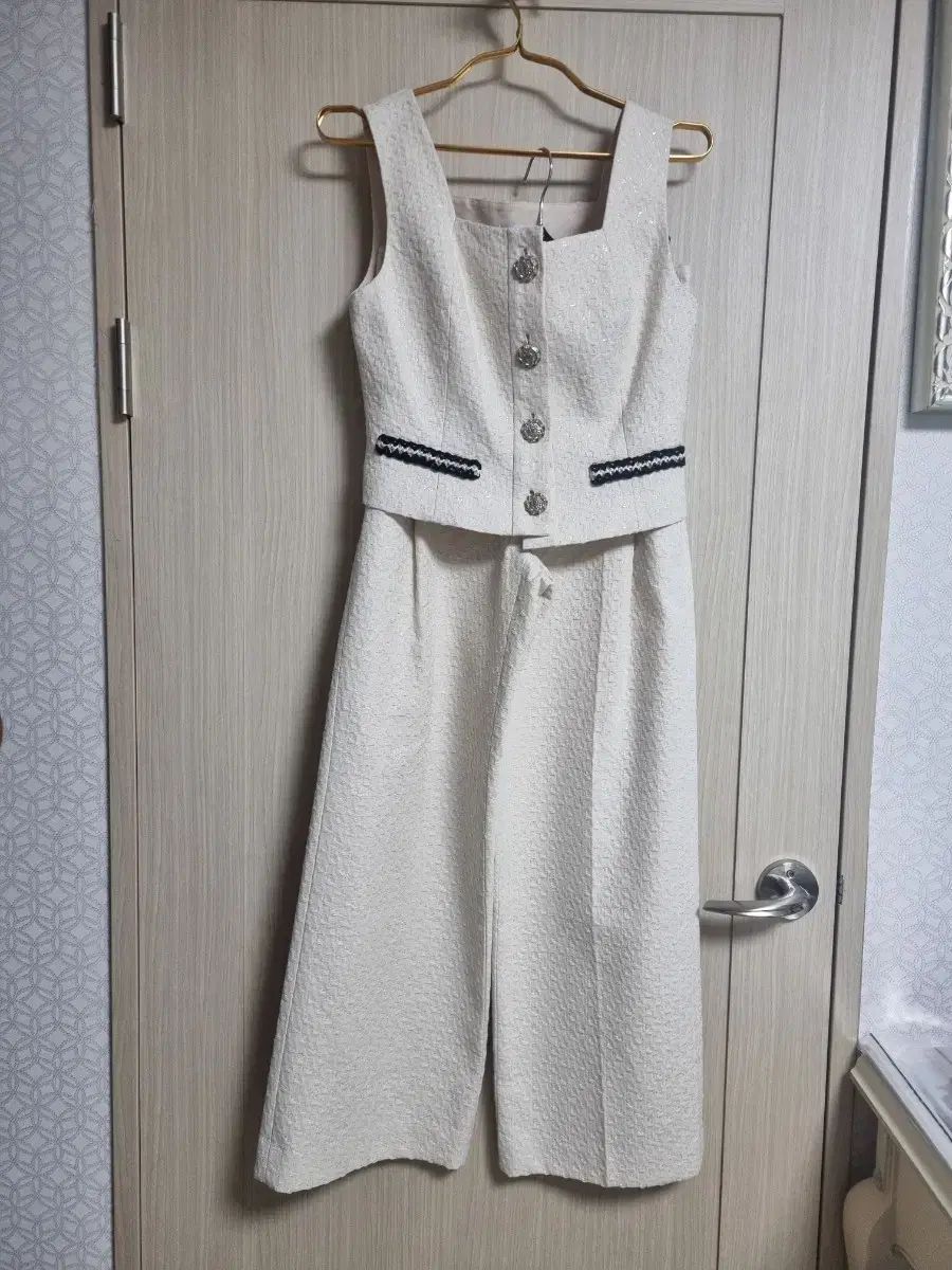 オブジェアイボリー ベスト ワイドパンツ セットアップ