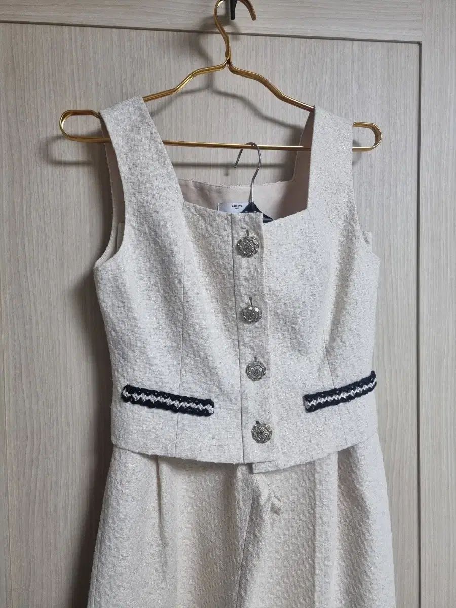 オブジェアイボリー ベスト ワイドパンツ セットアップ