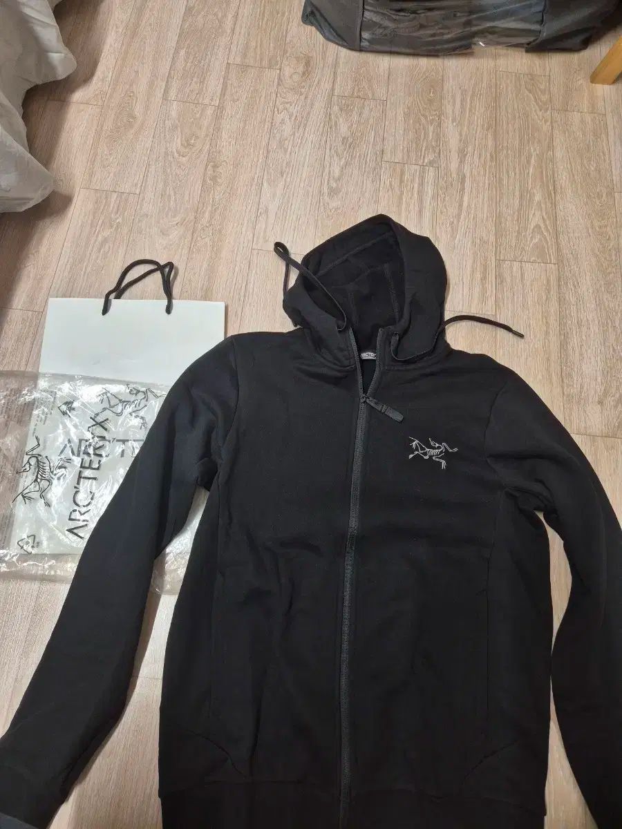 ARC TERYX アークテリクス ブラック ジップアップフーディー 95