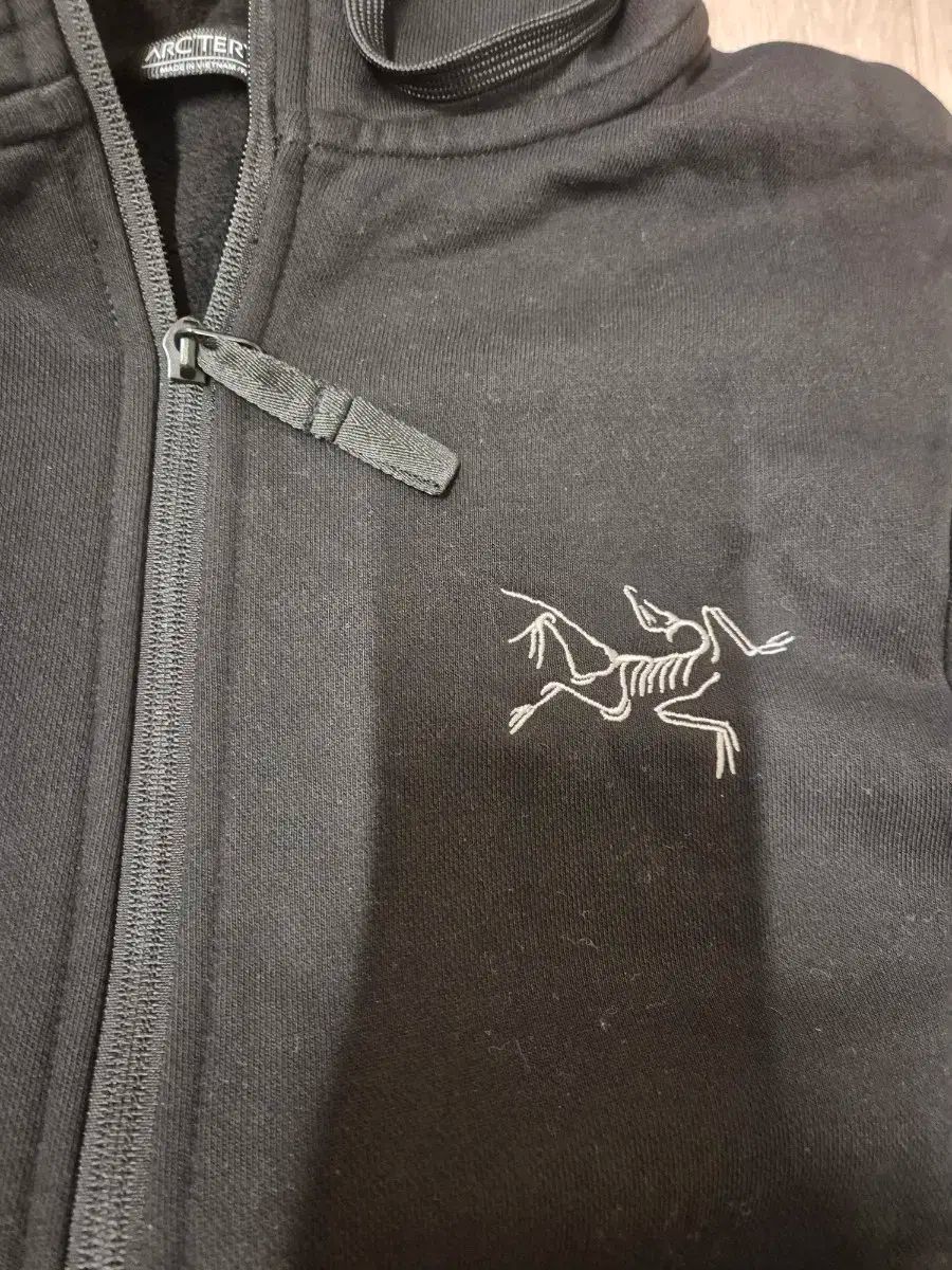 ARC TERYX アークテリクス ブラック ジップアップフーディー 95