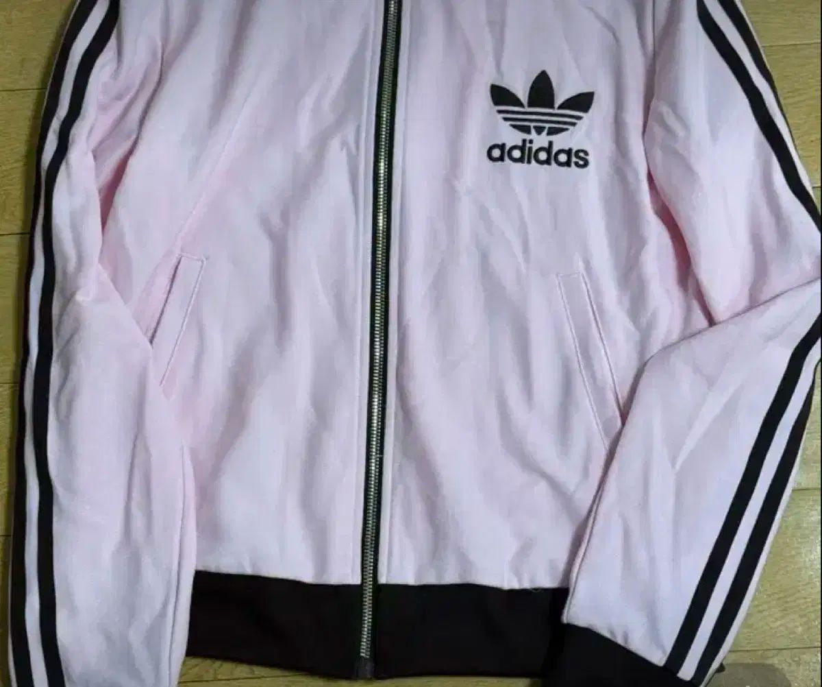 アディダス クリアピンク トラックジャージ KC3334