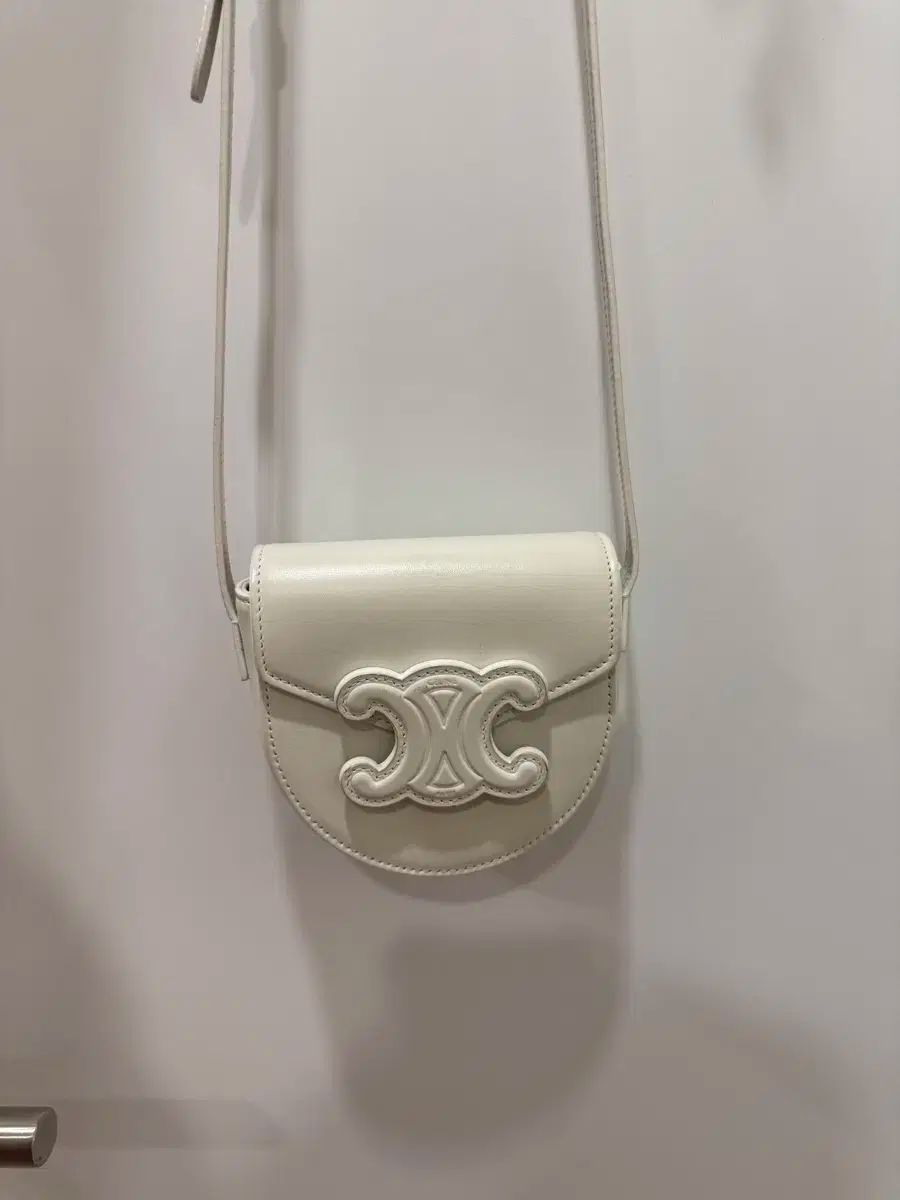 Celine セリーヌ 퀴르 ミニ ベサチェ クロスバック