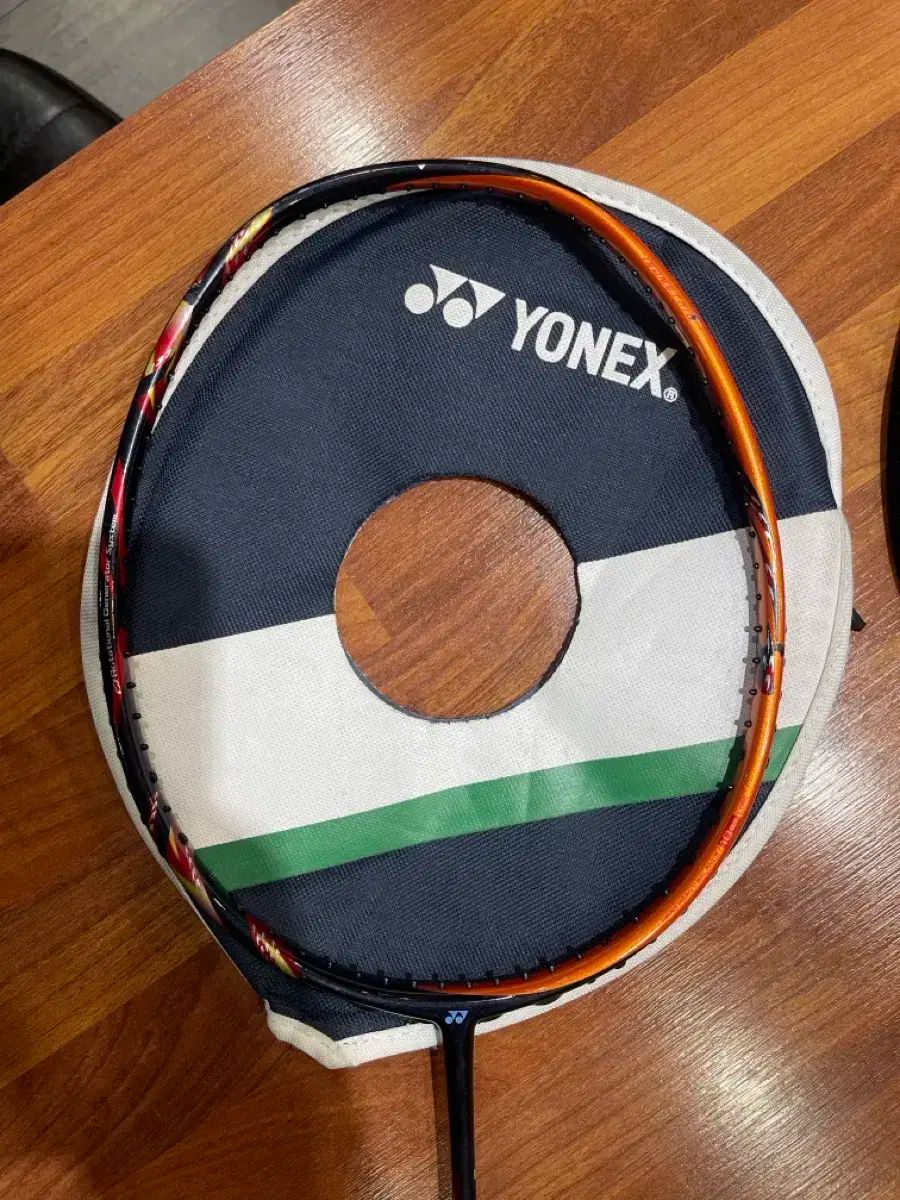 YONEX