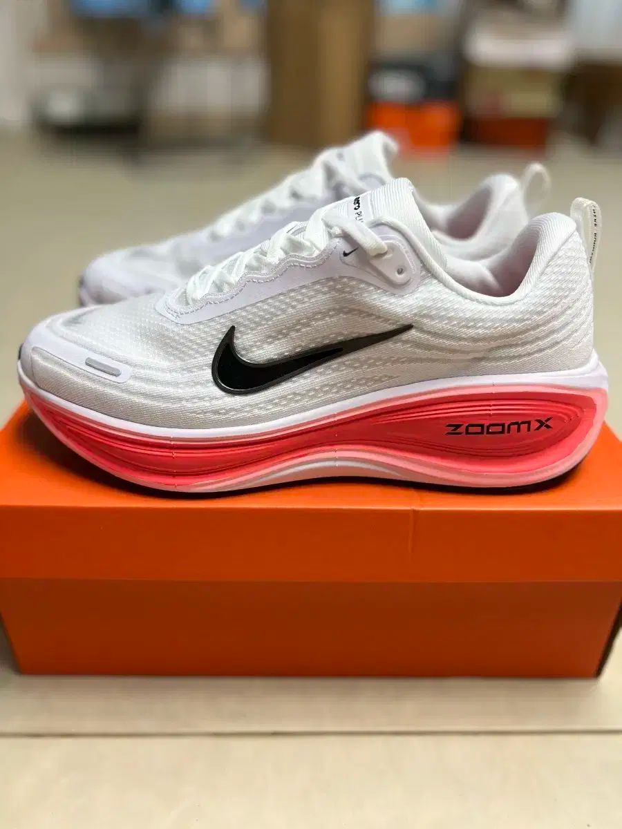 ナイキ ボメロ PLUS ランニングシューズ 275mm