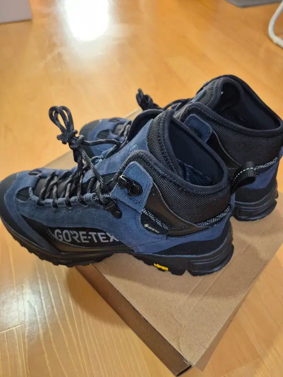 コーロンスポーツ ゴアテックス ミッド 登山靴 ネイビー