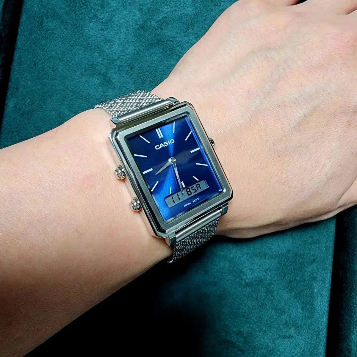  新モデル CASIO カシオ MTP B 205 デニム盤 アナデジ メンズ 金属ベルト 時計