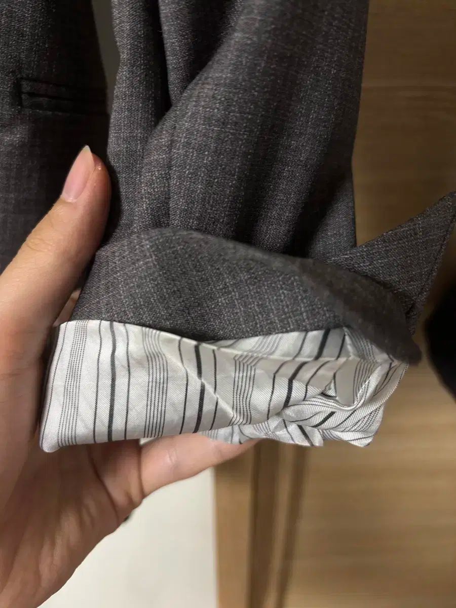 美品✨ジョルジオアルマーニ リネン100% セットアップ スーツ グレー 52 美品✨ジョルジオアルマーニ リネン100% セットアップ スーツ グレー