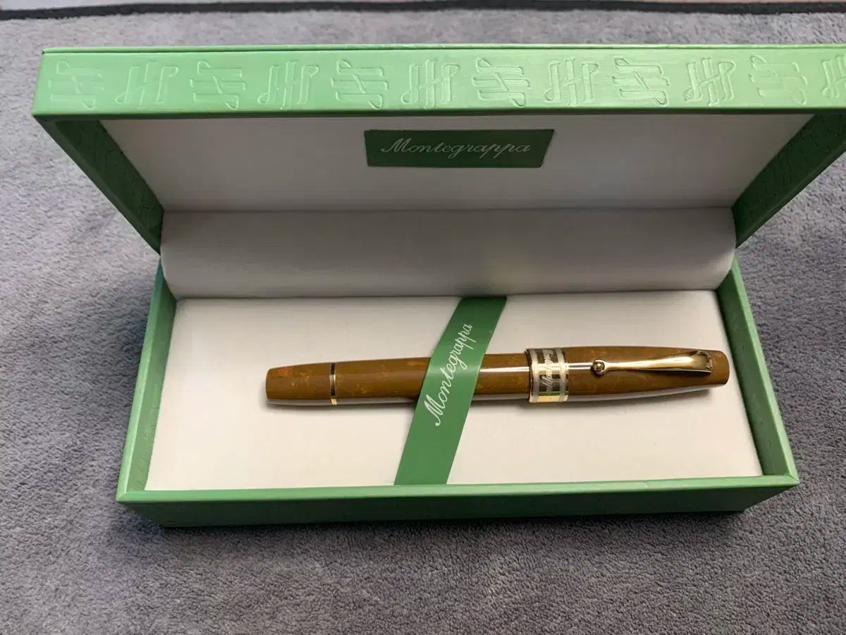 モンテグラッパ バタフライ 韓国 モデル 万年筆 Mニブ