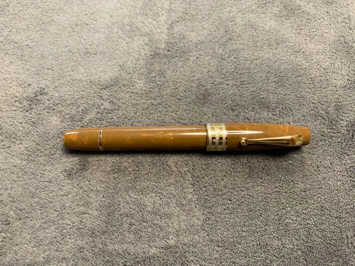 モンテグラッパ バタフライ 韓国 モデル 万年筆 Mニブ